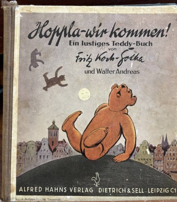Auktion 375<br>Hoppla - wir kommen! Ein lustiges Teddy-Buch. [1]