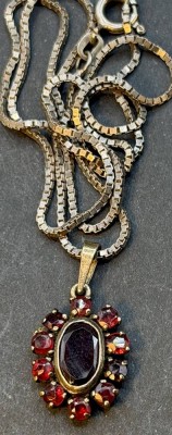 Auktion 375<br>Silber-835- Halskette mit Granat Anhänger, L-42 cm, 5,16 gr. [1]