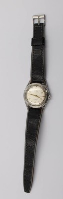Auktion 375<br>Vintage-Herrenarmbanduhr, ZenTra Automatic, Werk läuft, Tragespuren, ca. D-35cm [1]