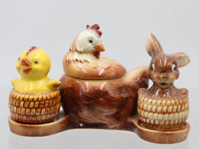 Auktion 375<br>figürl. Menage, Goebel, älter, ca. H-8cm B-14cm, Huhn bestossen [1]