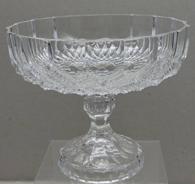 Auktion 375<br>gr. Kristall-Tafelaufsatz, H-17 cm, D-20 cm [1]