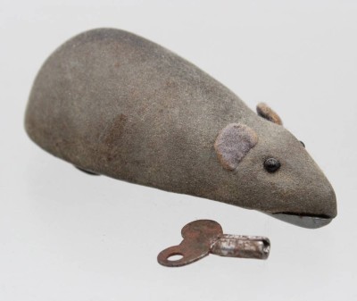 Auktion 375<br>Schuco Mikifex Mechanik-Maus, Patent 1022, Schwanz fehlt, Werk läuft, L-7,5cm [1]