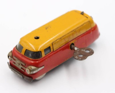 Auktion 375<br>Schuco Varianto-Tankwagen 3046 „Shell“, älter, Schlüsselwerk läuft, Altersspuren [1]