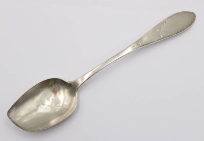 Auktion 375<br>Esslöffel, lötiges Silber, verso Punktgravur, datiert 1855, Alters-u. Gebrauchsspuren, L-22cm [1]