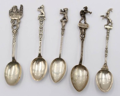 Auktion 375<br>5x  div. figürliche Andenkenlöffel, Silber, 56,4gr., ca. L-10cm [1]