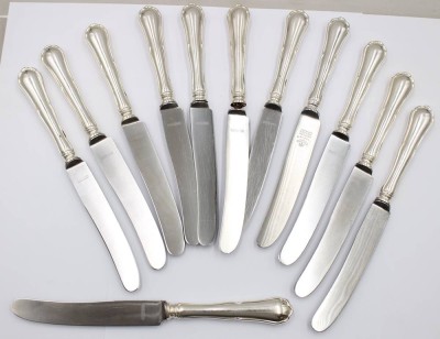 Auktion 375<br>12 x Speisemesser, 800er Silbergriffe, ca. L-21,5cm [1]