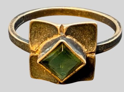 Auktion 375<br>alter Mädchenring, S-830- mit grünen Stein, RG ca. 46 [1]