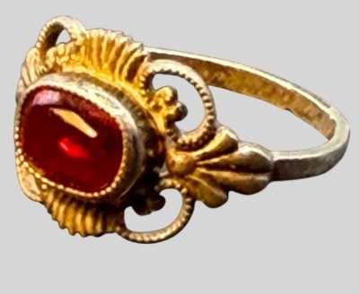 Auktion 375<br>alter Mädchenring, S-800- mit roten Stein, RG ca. 46 [1]