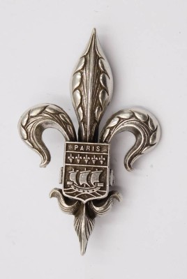 Auktion 375<br>Andenkenbrosche, französische Lilie, Silber geprüft, 8,2gr., L-5cm [1]