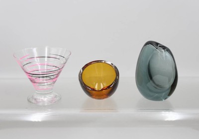 Auktion 375<br>Kunstglasvase, Ascher und Kelchschale, ca. H-11 bis 7cm [1]