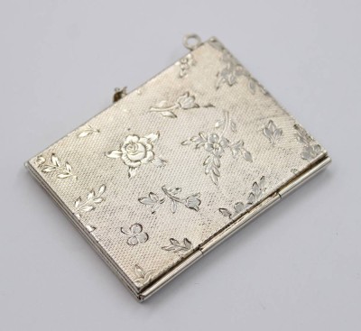 Auktion 375<br>835er Silber-Reise-Bilderrahmen, floral ziseliert, ca. 33,8gr., ca. 5,2 x 4cm [1]