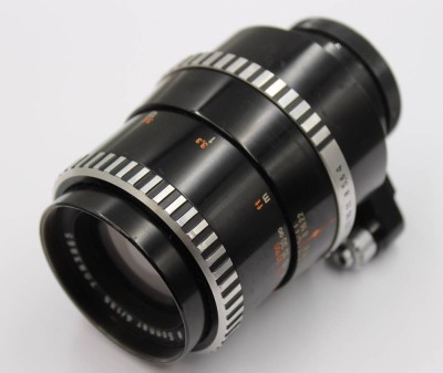Auktion 375<br>klassisches Carl Zeiss Jena Sonnar 4/135 mm Teleobjektiv im markanten „Zebra“-Design [1]