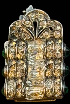Auktion 375<br>Art Deco Schalclip Vorderseite klare Steine (einige fehlen), seitl. grüne,Sterling Silber, ca. 3x2 cm [1]