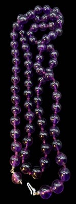 Auktion 375<br>lange Amethyst Perlenkette mit Silber-925- Schliesse, L-92 cm, Perlen D-ca. 1 cm, 109,5 gr [1]