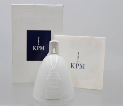 Auktion 375<br>Motiv Porzellanglocke - Die Böttcherstraße in Bremen, KPM Berlin, orig. Karton, H-9cm [1]