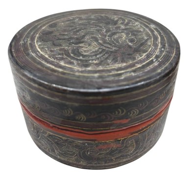 Auktion 375<br>antike kl. Lackdose, wohl Burma, Altersspuren, H-5 cm, D-8,5 cm [1]