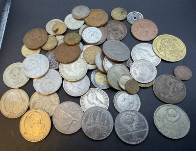 Auktion 375<br>Reemtsma Zigarettendose voller Münzen, hpts. Russland, 1 Rubel, auch wohl einige Silber, Haushaltsfund ungeprüft, ca. 415 gr. [1]