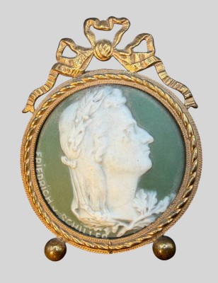 Auktion 375<br>gr. Portrait-Medaillon 