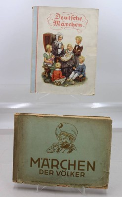 Auktion 375<br>2x div. Sammelalben Märchen, kompl. , Altersspuren [1]