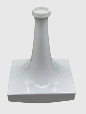 Auktion 375<br>KPM Berlin „Funkturm“ Vase von Krumbiegel , 1971, H_22 cm,  11x14,5 cm [1]