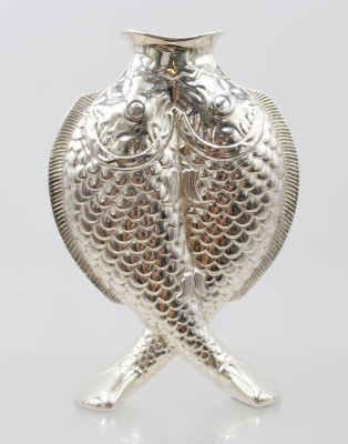 Auktion 375<br>Christofle-Vase, Deux Poissons, versilbert, ca. H-14,5cm [1]