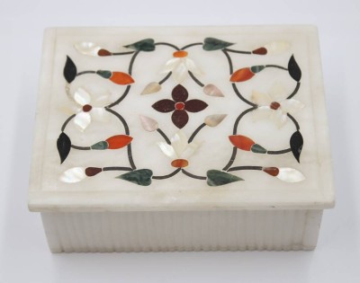 Auktion 375<br>Zierdose, Marmor, farbige Einlagen, ca. H-4,2cm B-11,6cm [1]