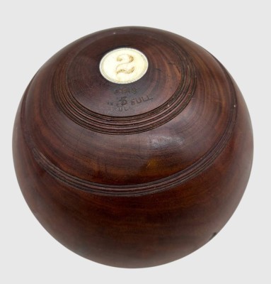 Auktion 375<br>Pockholz-Rasen-Bowlekugel  Nr. 2, andere Seite Initialien 