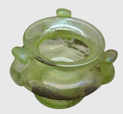 Auktion 375<br>kl. Henkelvase, wohl China, Abriss, H-7 cm, D-ca. 9 cm [1]