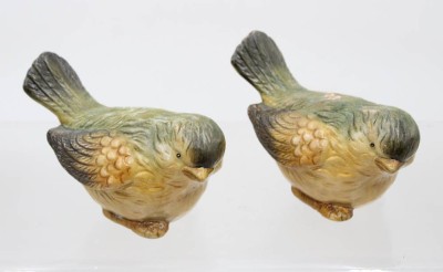 Auktion 375<br>2x Spatzen, ungemarkt, Farbabrieb, ca. H-9cm L-12cm [1]