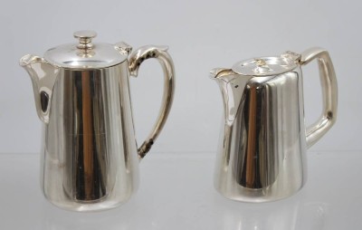 Auktion 375<br>Paar Kannen, EPNS, England, ca. H-16,5 u. 13cm [1]