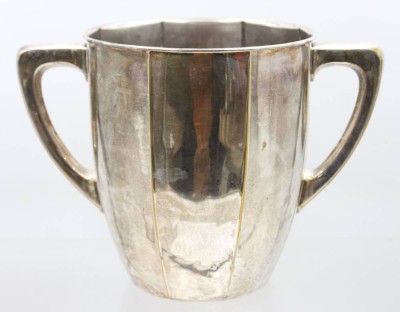 Auktion 375<br>Art-Déco Sektkühler, Kayser, Messing versilbert, div. Druckstellen u. Altersspuren, ca. H-21cm D-19cm [1]