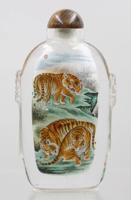 Auktion 375<br>gr. chinesische Schnupftabakflasche, Zwischenglasmalerei, älter, ca. H-14,5cm B-8cm [1]