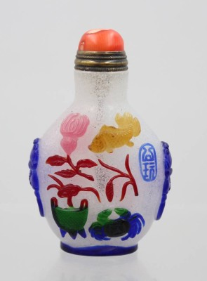 Auktion 375<br>antikes chinesisches Schnupftabaksfläschchen, Glas geschnitten und überfangen, ca. H-7,5cm [1]