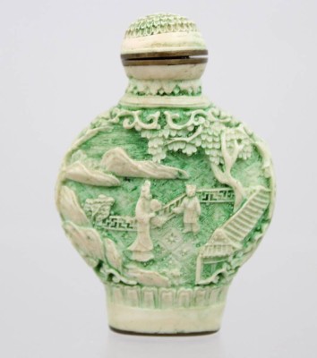 Auktion 375<br>Schnupftabakflasche nach antikem Vorbild, Kunstharz, gemarkt, ca. H-7cm [1]