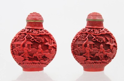 Auktion 375<br>zwei geschnitzte chinesische Schnupftabakfläschchen, Rotlack, H-6cm [1]
