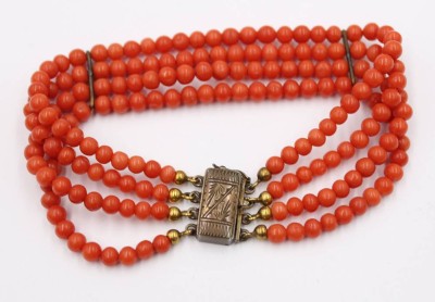 Auktion 375<br>4reihiges Korallen-Armband, Silber-Kastenschließe, älter, ca. L-20cm [1]
