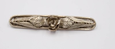 Auktion 375<br>filigrane floral gearbeitete Brosche, Silber, älter, 6gr., L-6,2cm, getragene Erhaltung [1]