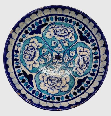 Auktion 375<br>gr. Schale,  Iznik, Türkei,  wohl Ende 19./20. Jh.? , Rand mit Glasurabplatzer, H-8 cm, D-25,5 cm. [1]