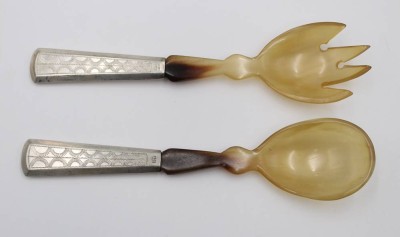 Auktion 375<br>Art-Déco Salatbesteck, 835er Silber u. Horn, ca. L-16,7cm [1]