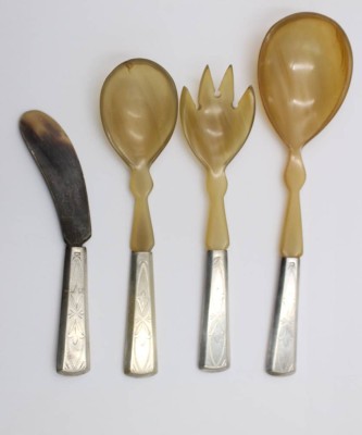 Auktion 375<br>4x Art-Déco Vorlegeteile, 835er Silbergriffe u. Horn, ca. L-20cm [1]