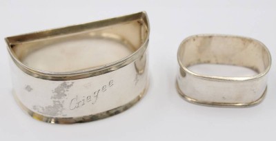 Auktion 375<br>2x div. Serviettenringe, Silber 925/800, 1x Gravur, zus. ca.  L-4cm B-1,6cm u L-6cm B-3cm [1]