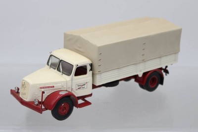 Auktion 375<br>Henschel HS 140 (1954) mit Pritsche und Plane, 1:43, von Minichamps. ein Fehlteil [1]
