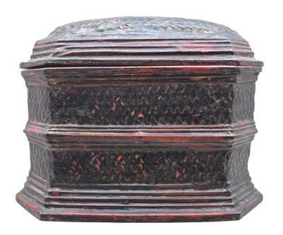 Auktion 375<br>antike Bambus Lack- Deckeldose, Birma, wohl 19.Jhd., H-21 cm, 28x16 cm, Alters-und Gebrauchsspuren [1]