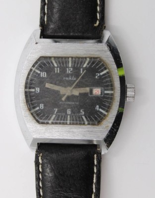 Auktion 375<br>Vintage-Armbanduhr, Ruhla, Handaufzug, Werk läuft, ca. D-3,7cm, starke Tragespuren [1]