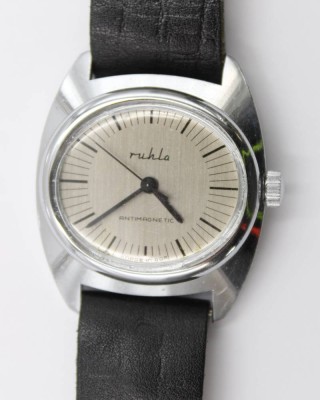 Auktion 375<br>Vintage-Armbanduhr, Ruhla, Handaufzug, Werk läuft, D-3,5cm, Tragespuren [1]