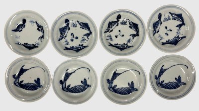 Auktion 375<br>8x div. kleine Schälchen mit Karpfen/Koi Dekor, blau/weiss, Bodenmarken, D-9 cm [1]
