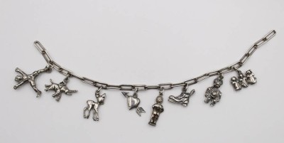 Auktion 375<br>Bettelarmband (ohne Schließe), 8 Charms, Silber, zus. ca. 26,3gr., L-19cm [1]