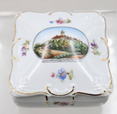 Auktion 375<br>Porzellandose, Ansicht der Leuchtenburg, ca. H-5cm B-9cm [1]