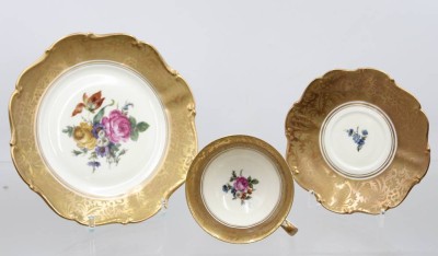Auktion 375<br>Sammelgedeck, Weimar, florales Dekor und Goldzier, ca. H-5,5cm [1]