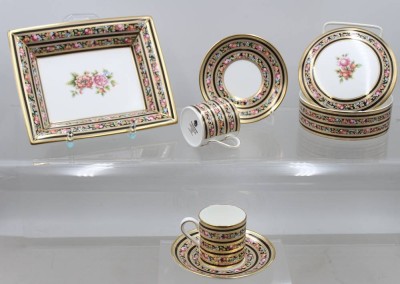 Auktion 375<br>Konvolut,  Wedgwood, Dekor Clio, Deckeldose, Schale, 2x Mokkatassen mit U.T. , Tassem ca. H-5,8cm [1]